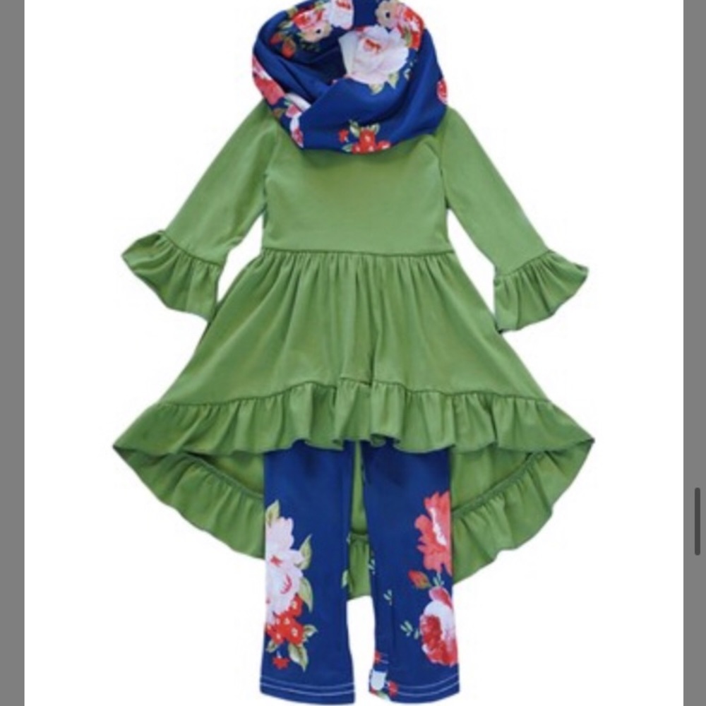 EUC Honeydew Green Top Blue Floral Leggings Set